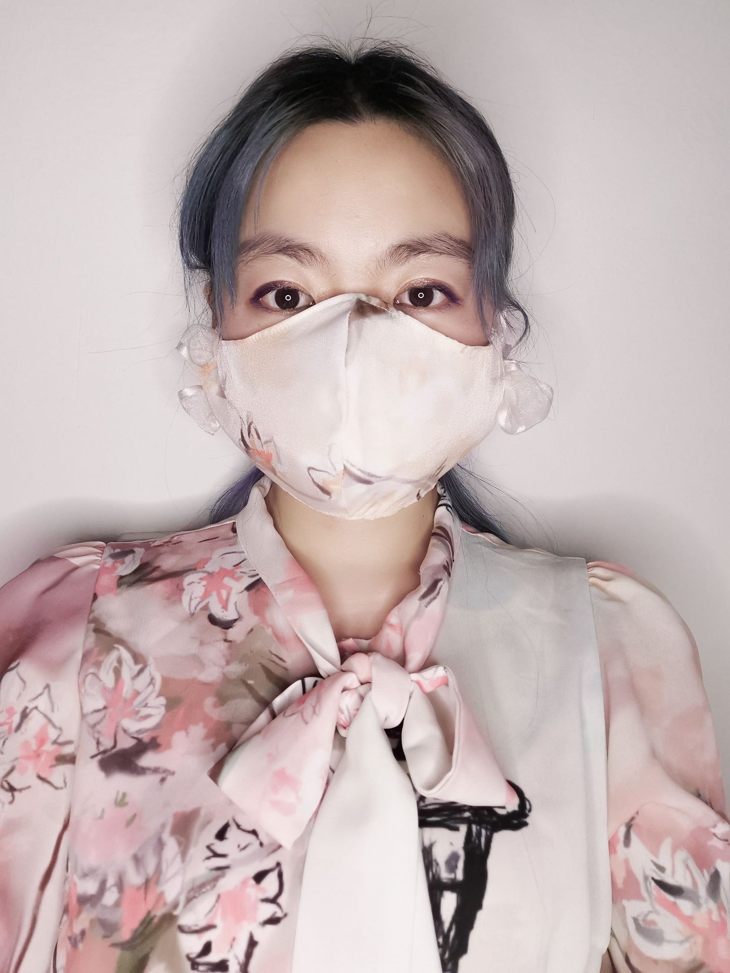 Harvard Spring bow mask cover
